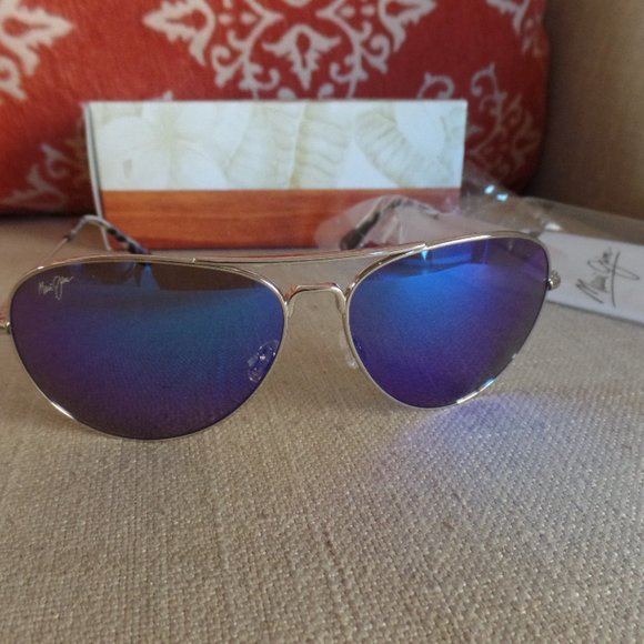 Maui Jim Mavericks Aviator in Silver Titanium Frame w/ Blue Hawaii Lens - Picture 2 of 11